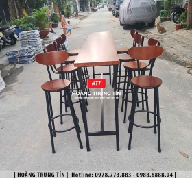 Bàn ghế bar sắt gỗ ngoài trời HTT02