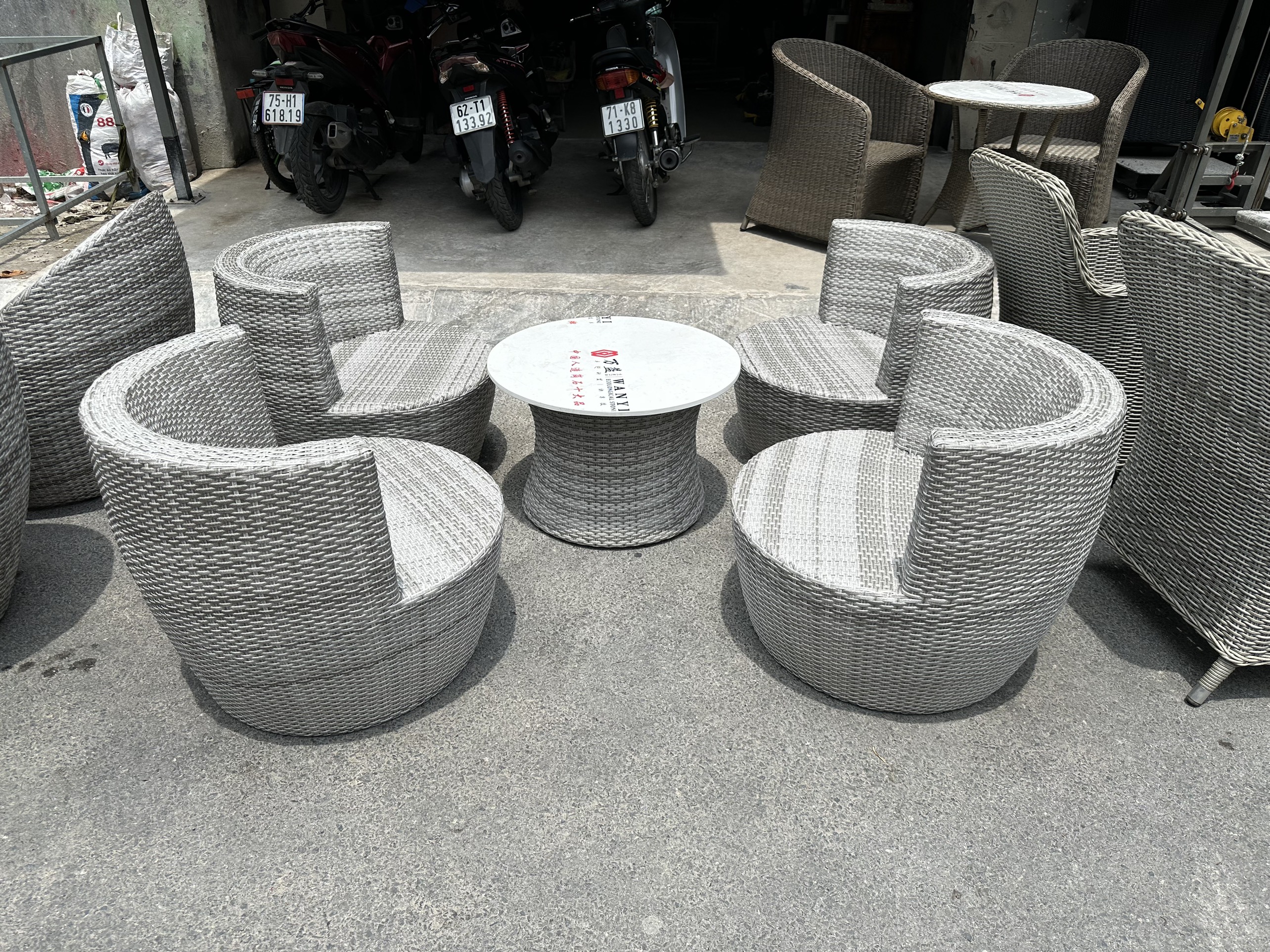 Thanh Lý Bộ Bàn Ghế Sofa Mây Nhựa Ngoài Trời Màu Xám – Hàng Đẹp Giá Tốt Tại Xưởng