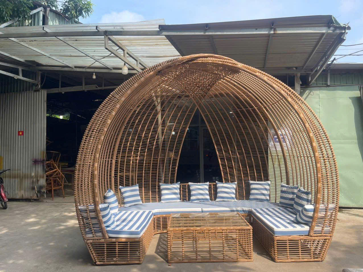 mai vom nhua gia may-2025