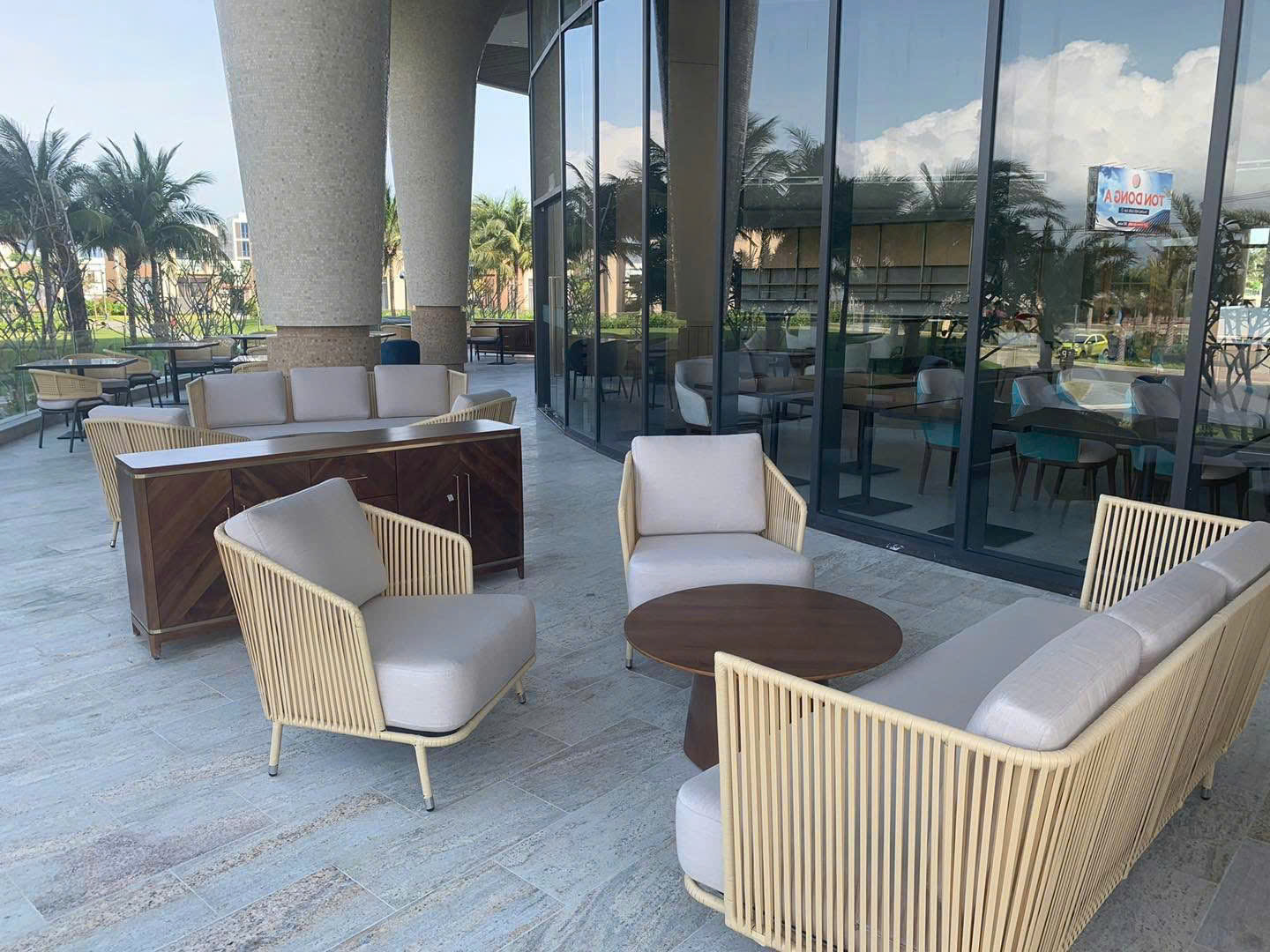 sofa nhua gia may cafe